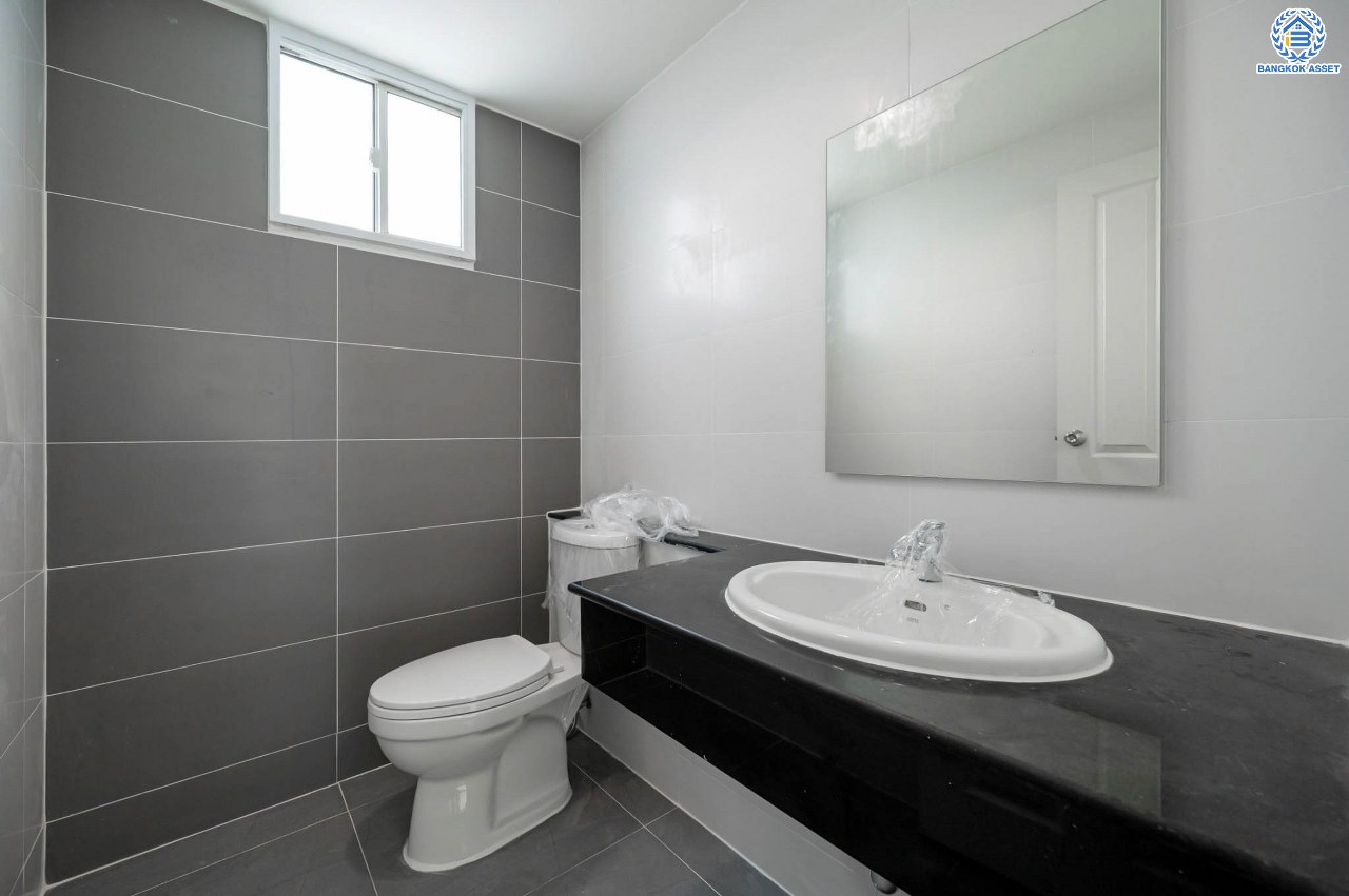 บ้านมือสองตกแต่งใหม่ หลังใหญ่ โครงการ ภัสสร14 บางใหญ่ ดีไซน์ทันสมัย เนื้อที่ 63.8 ตร.ว. รองรับทุกความสุขด้วยแปลนหน้าสวนสาธารณะ ฟังก์ชัน 3 ห้องนอน 3 ห้องน้ำ 2 ที่จอดรถ บนทำเลศักยภาพ ใกล้เซ็นทรัลเวสต์เกต ทางด่วน "ศรีรัช" และรถไฟฟ้าสายสีม่วง "สถานีตลาดบางใหญ่"...